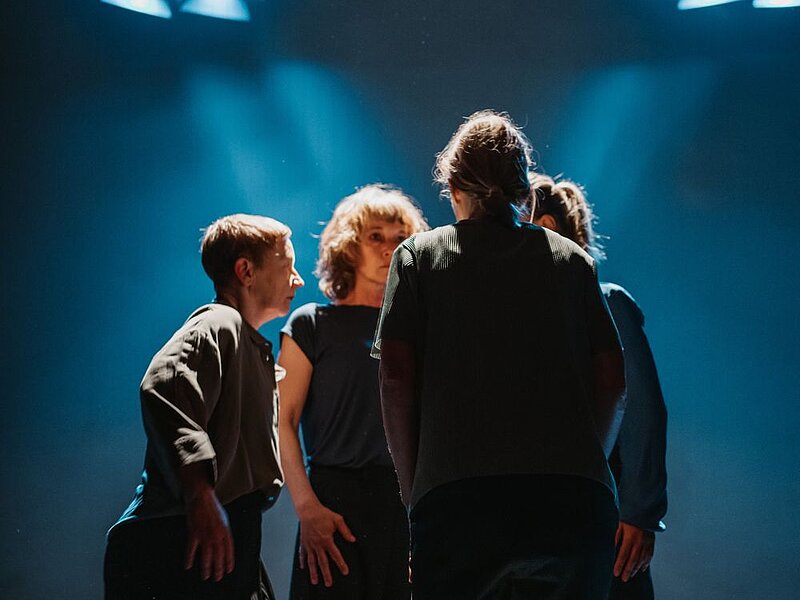 Tänzerinnen im Scheinwerferlicht