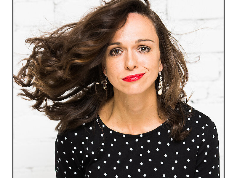 Die Kabarettistin und Musikerin Anna Piechotta im Kreativ-Haus